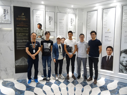 何永明(左三)和羅浮宮COO劉永聰(左二)等何合影_副本.jpg
